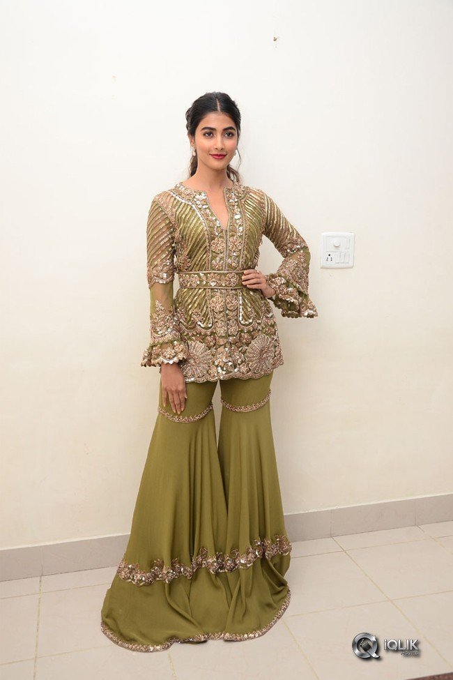 Pooja-Hegde-at-Aravinda-Sametha-Success-Meet